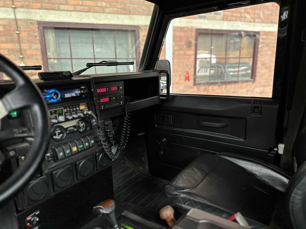 Land Rover Defender 100 4.6 V8 -SPECTRE- 231pk 1990, 31-BP-HL