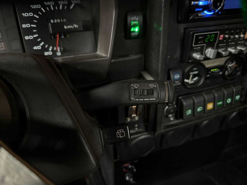 Land Rover Defender 100 4.6 V8 -SPECTRE- 231pk 1990, 31-BP-HL