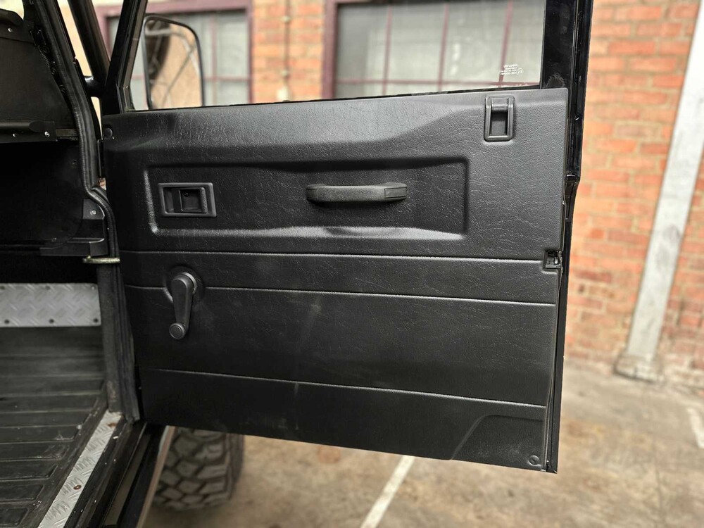 Land Rover Defender 100 4.6 V8 -SPECTRE- 231pk 1990, 31-BP-HL