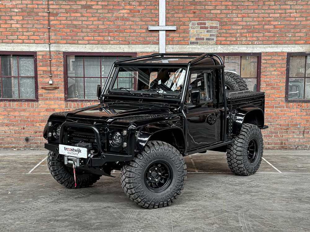 Land Rover Defender 100 4.6 V8 -SPECTRE- 231pk 1990, 31-BP-HL