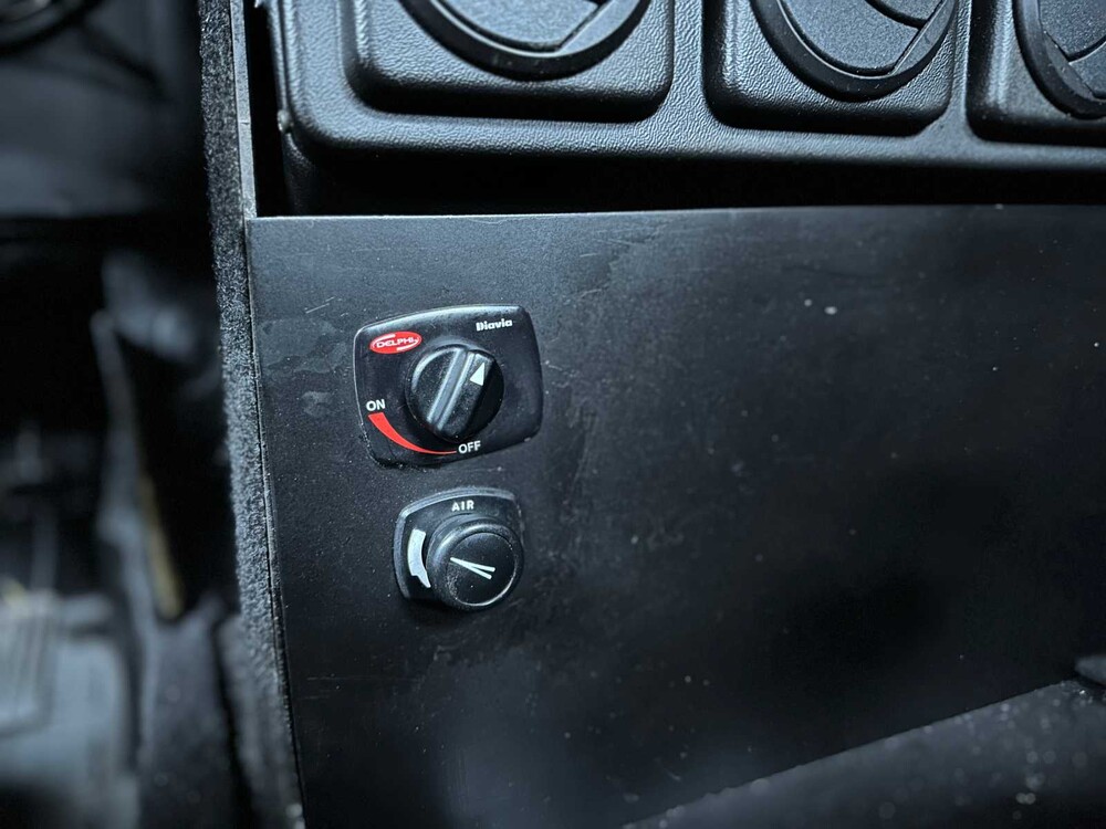 Land Rover Defender 100 4.6 V8 -SPECTRE- 231pk 1990, 31-BP-HL