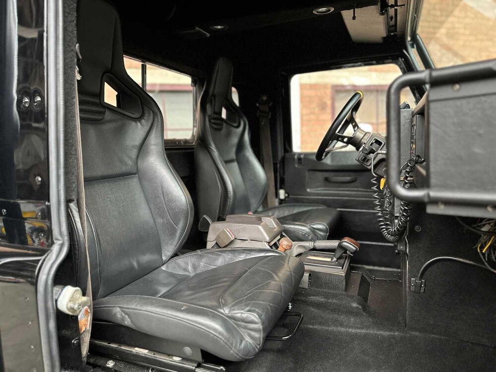 Land Rover Defender 100 4.6 V8 -SPECTRE- 231pk 1990, 31-BP-HL