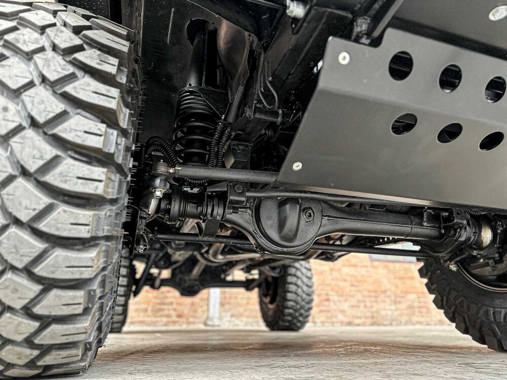 Land Rover Defender 100 4.6 V8 -SPECTRE- 231pk 1990, 31-BP-HL