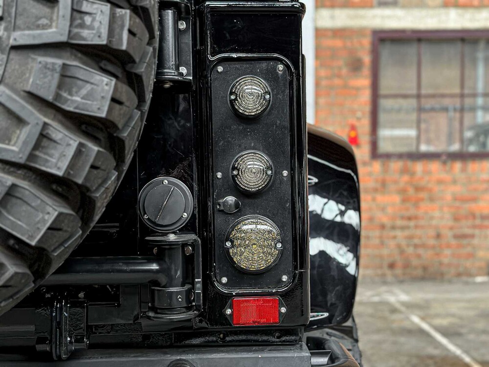 Land Rover Defender 100 4.6 V8 -SPECTRE- 231pk 1990, 31-BP-HL