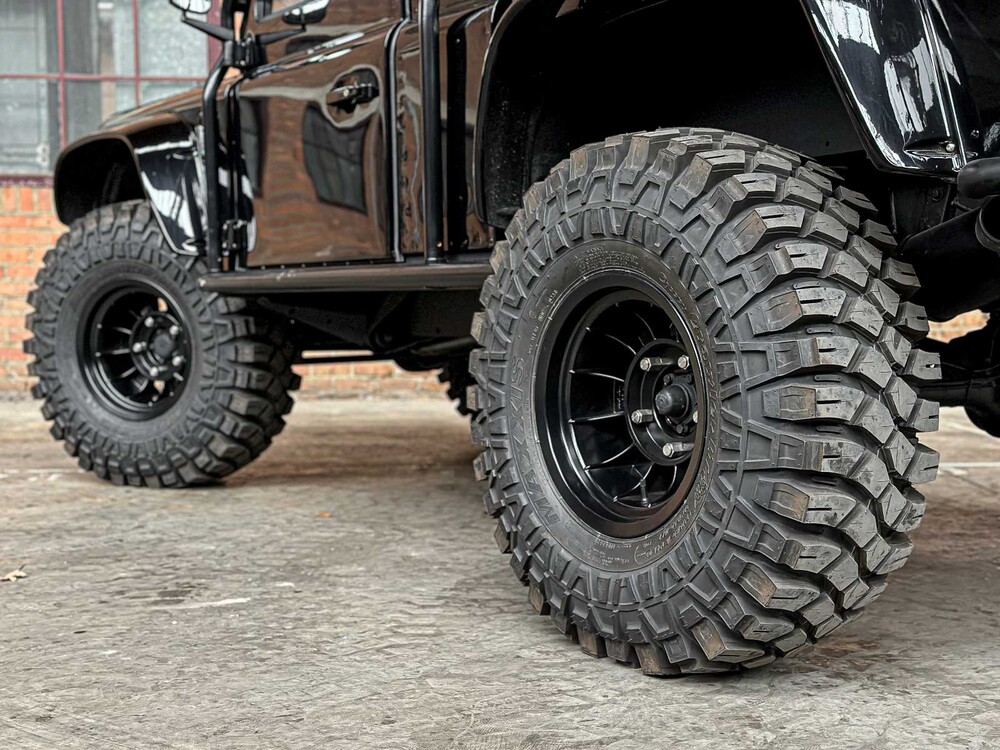 Land Rover Defender 100 4.6 V8 -SPECTRE- 231pk 1990, 31-BP-HL