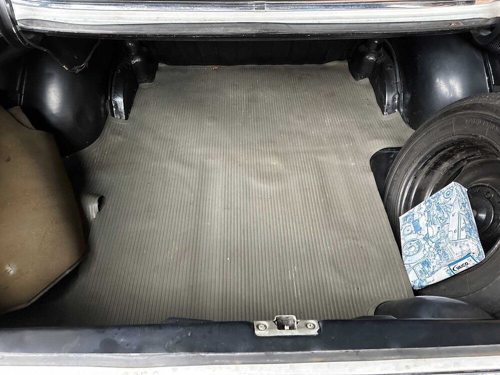 Mercedes-Benz 230.6 W114 / 8 136PS 1975, 72-YB-84