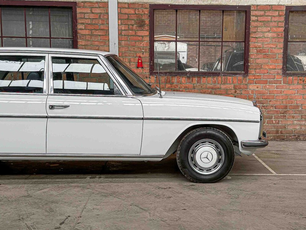 Mercedes-Benz 230.6 W114 / 8 136PS 1975, 72-YB-84