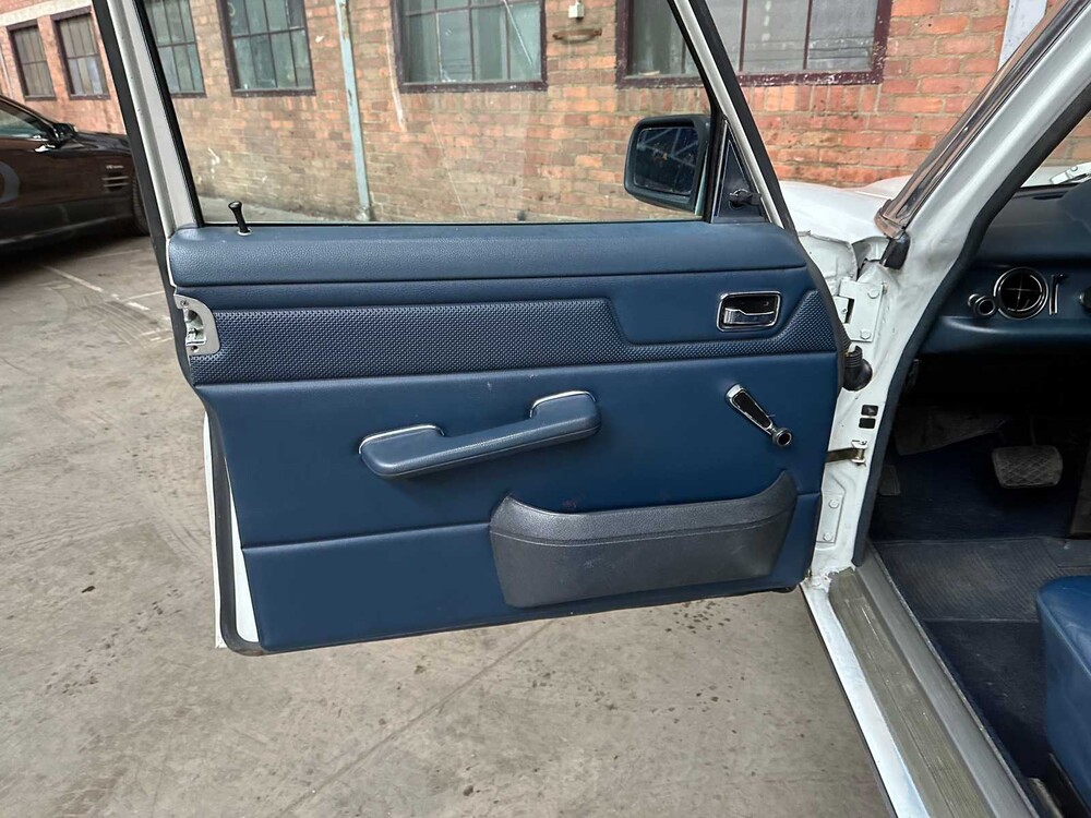 Mercedes-Benz 230.6 W114 / 8 136PS 1975, 72-YB-84