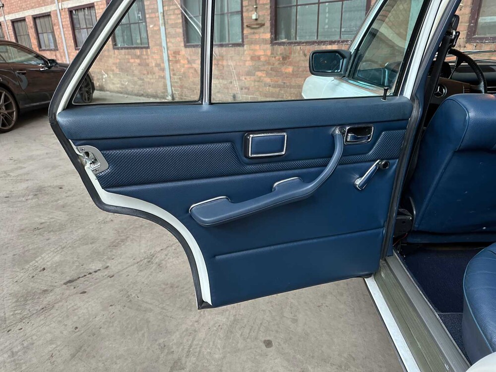 Mercedes-Benz 230.6 W114 / 8 136PS 1975, 72-YB-84