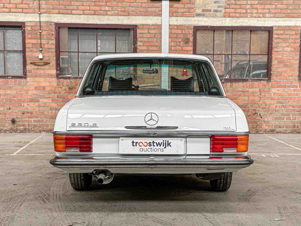 Mercedes-Benz 230.6 W114 / 8 136PS 1975, 72-YB-84