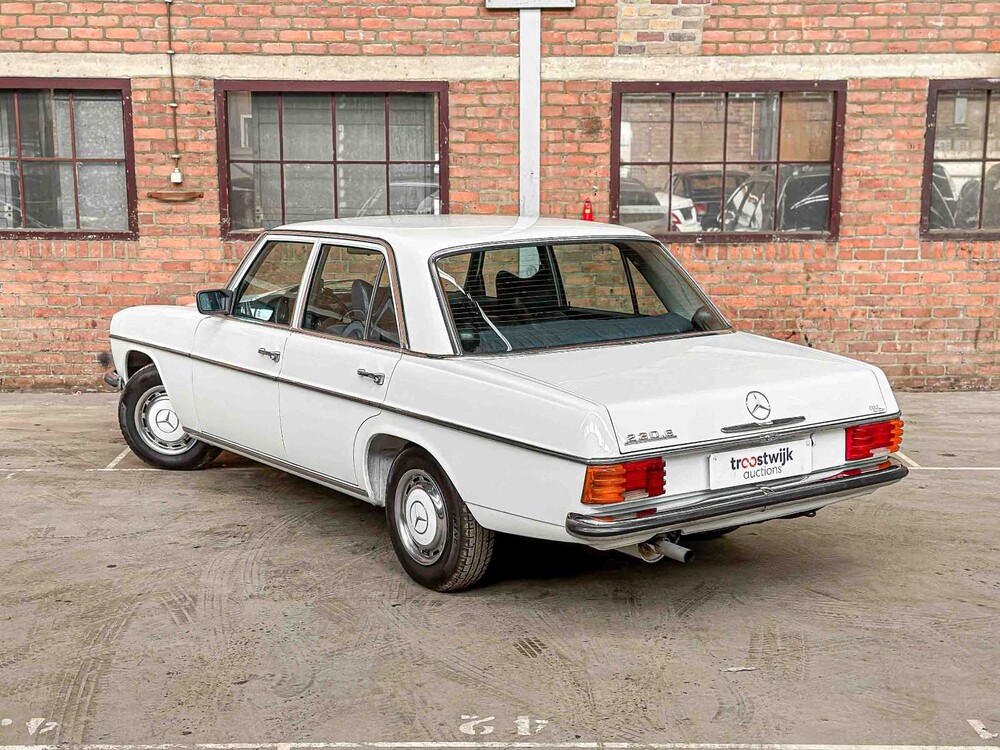 Mercedes-Benz 230.6 W114 / 8 136PS 1975, 72-YB-84