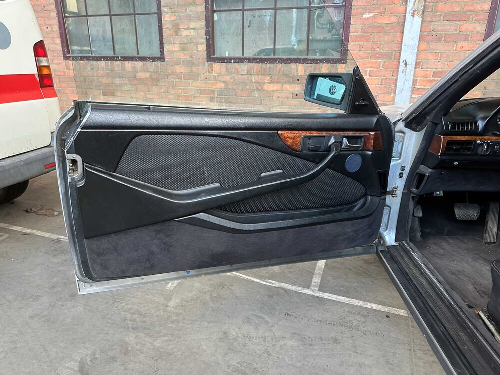 Mercedes-Benz W126 500 SEC 231hp 