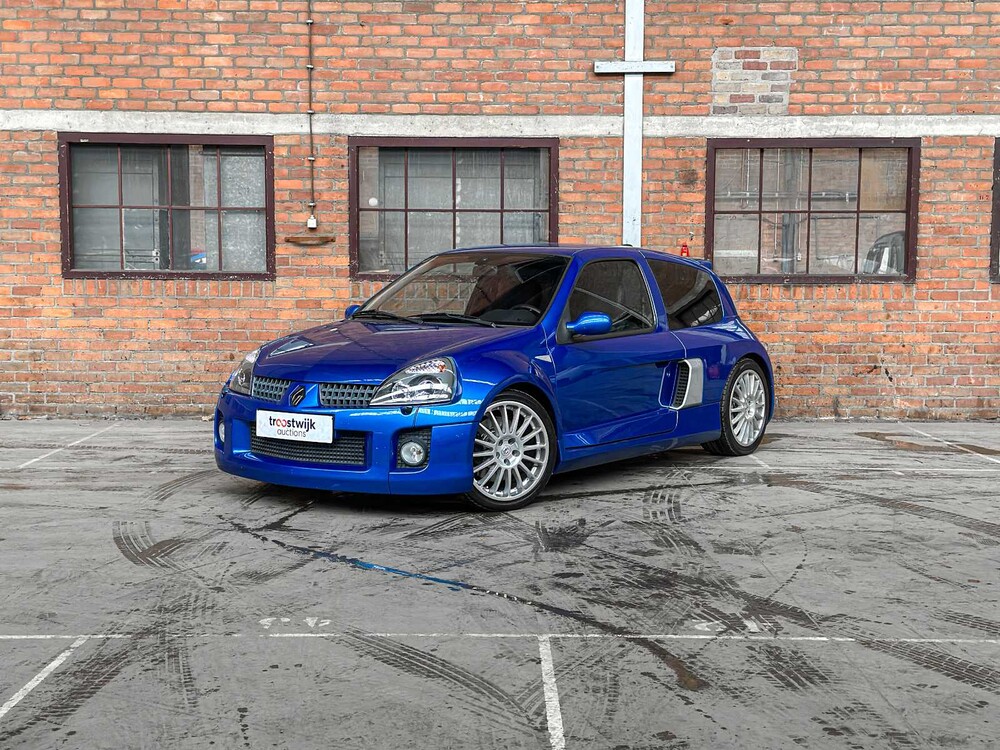 Renault Clio V6 RS Phase 2 255 Renault Sport 3.0 V6 255pk 2004, P-745-NN Youngtimer 
