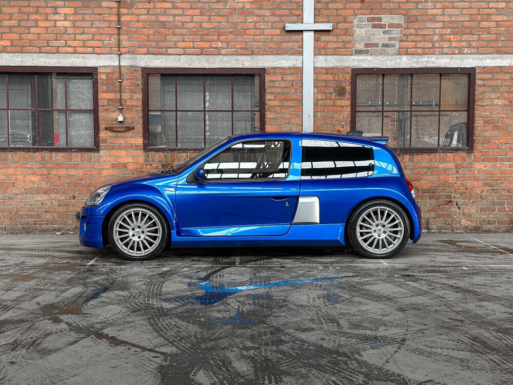 Renault Clio V6 RS Phase 2 255 Renault Sport 3.0 V6 255pk 2004, P-745-NN Youngtimer 