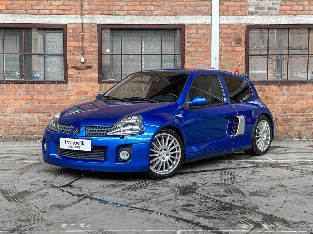 Renault Clio V6 RS Phase 2 255 Renault Sport 3.0 V6 255pk 2004, P-745-NN Youngtimer 