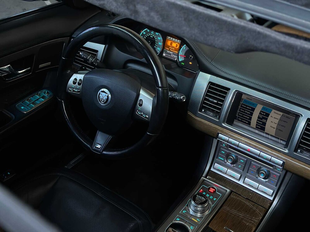 Jaguar XF R 5.0 V8 SUPERCHARGED 510hp 2011