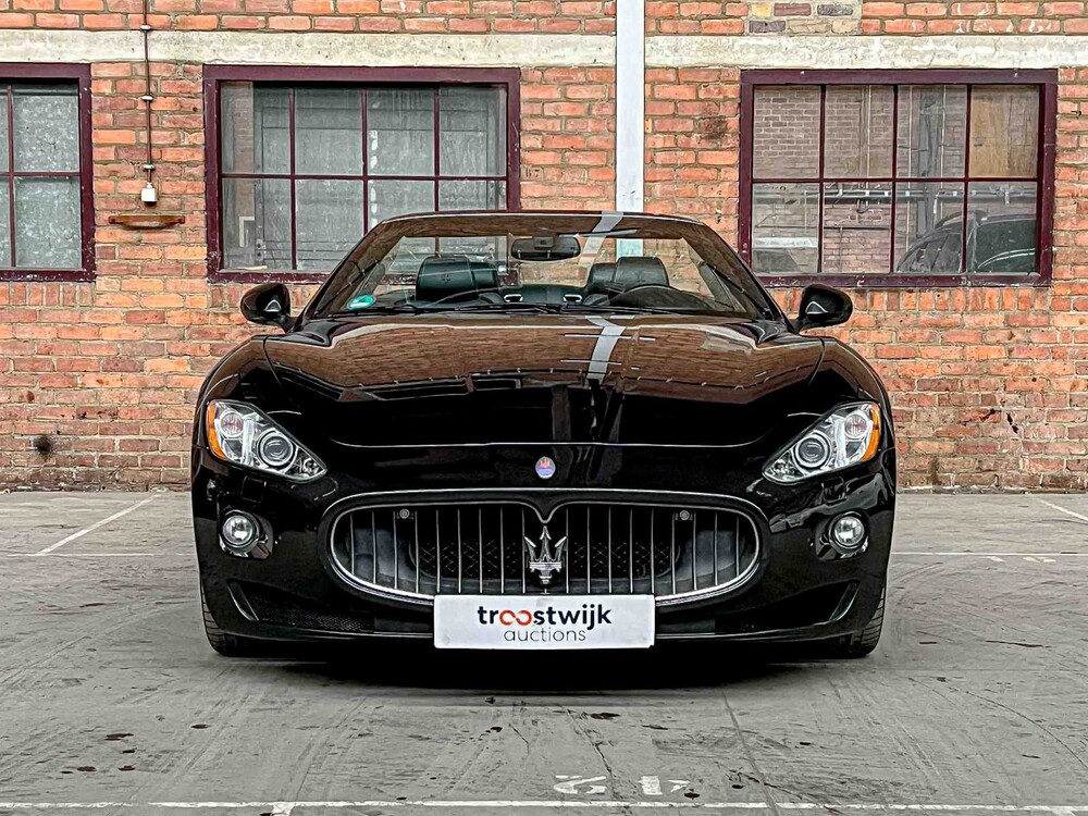 Maserati GranCabrio 4.7 V8 439pk 2011, 2-KBX-77