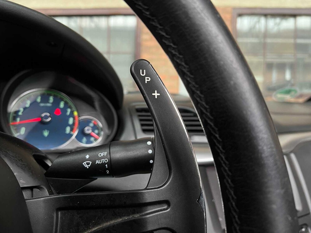 Maserati GranCabrio 4.7 V8 439pk 2011, 2-KBX-77