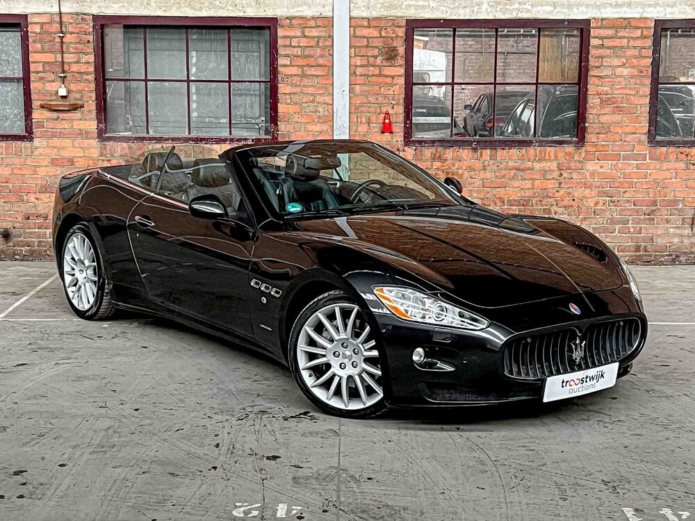 Maserati GranCabrio 4.7 V8 439pk 2011, 2-KBX-77
