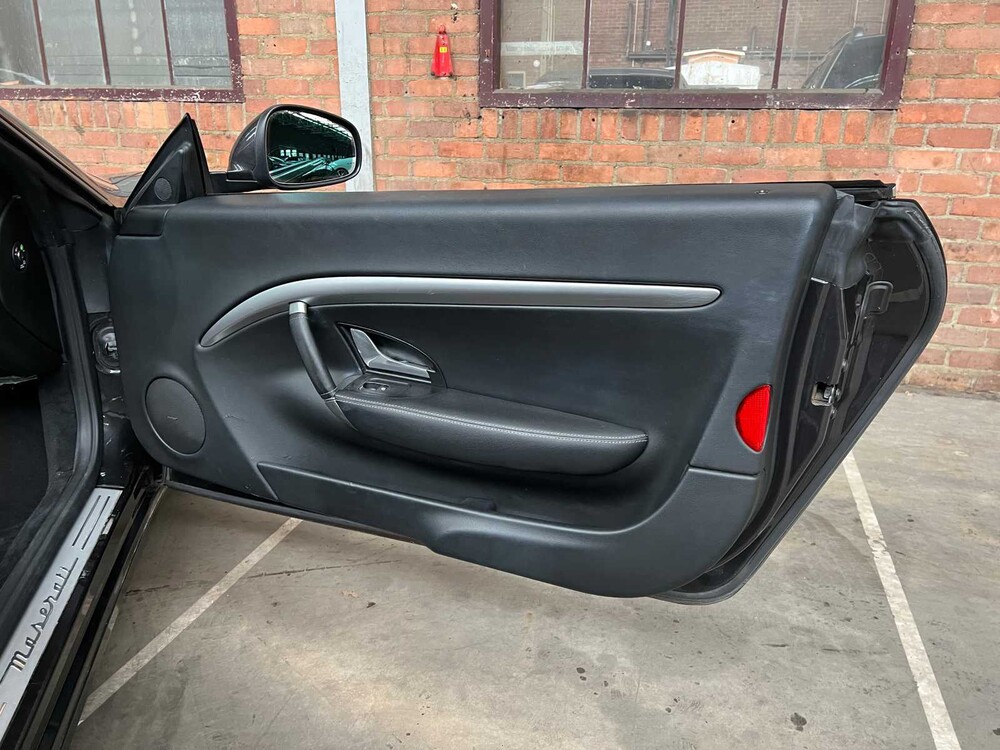 Maserati GranCabrio 4.7 V8 439pk 2011, 2-KBX-77