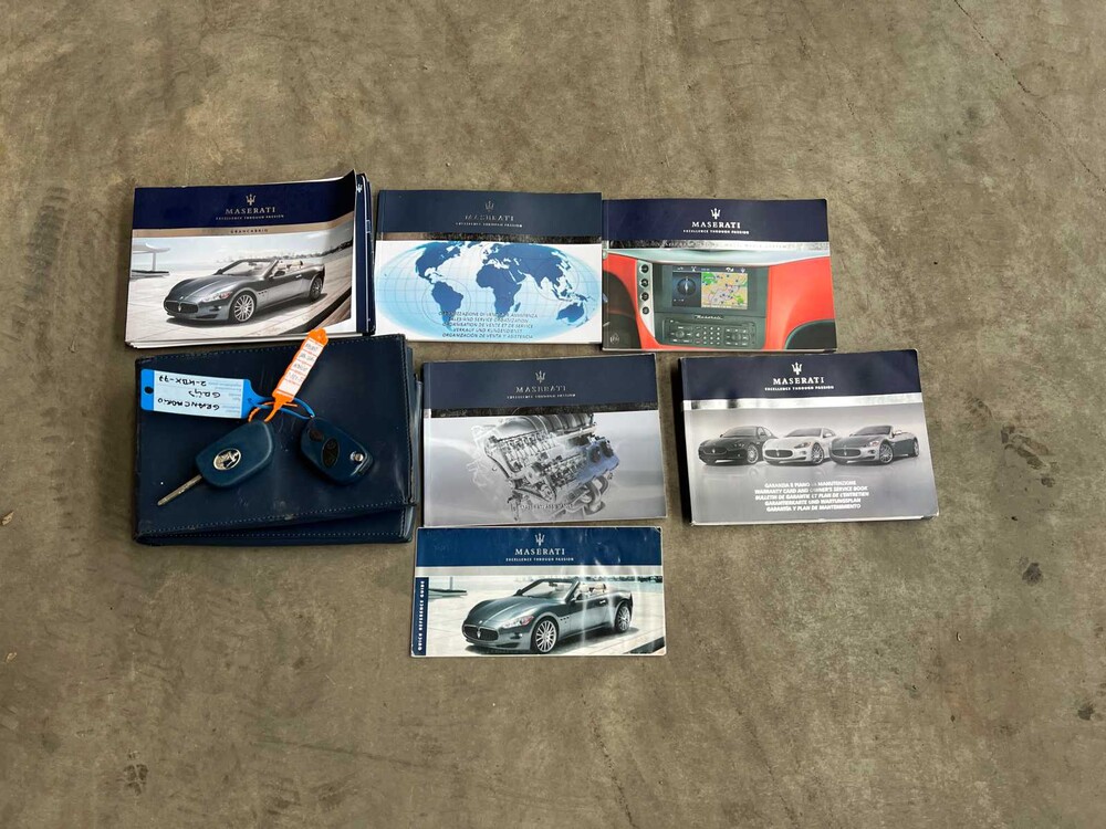 Maserati GranCabrio 4.7 V8 439pk 2011, 2-KBX-77