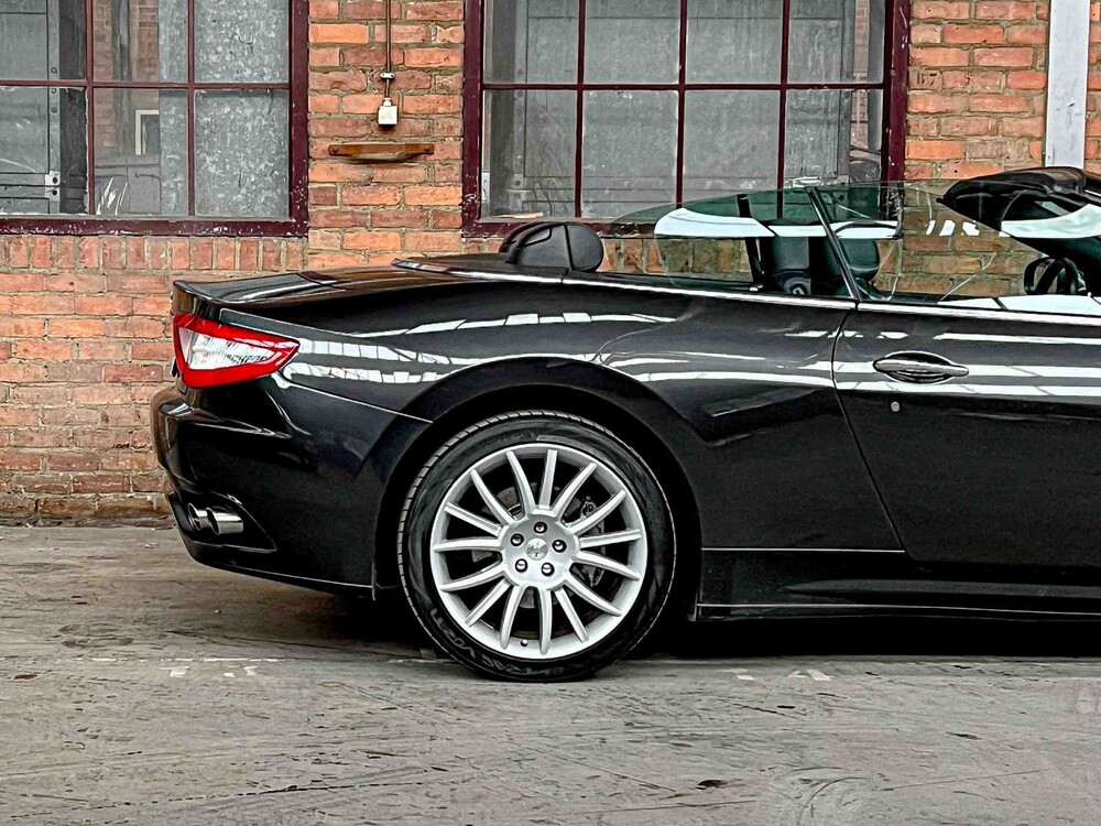 Maserati GranCabrio 4.7 V8 439pk 2011, 2-KBX-77