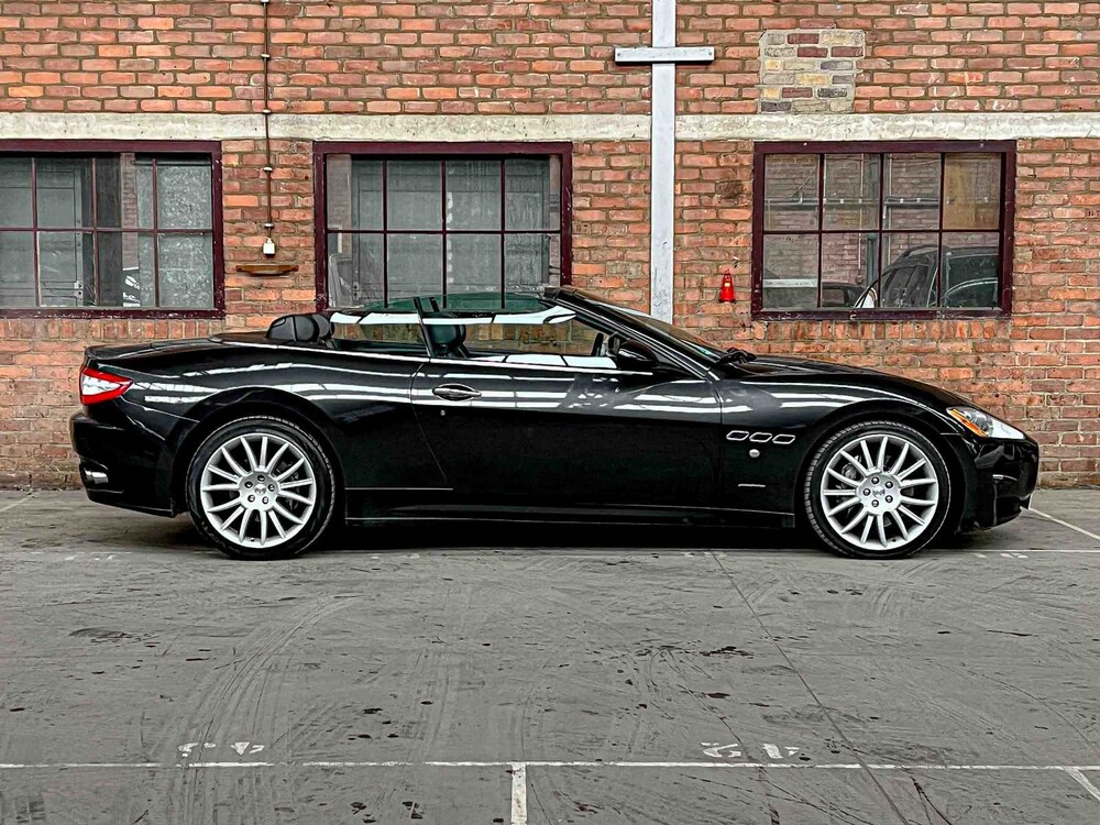 Maserati GranCabrio 4.7 V8 439pk 2011, 2-KBX-77