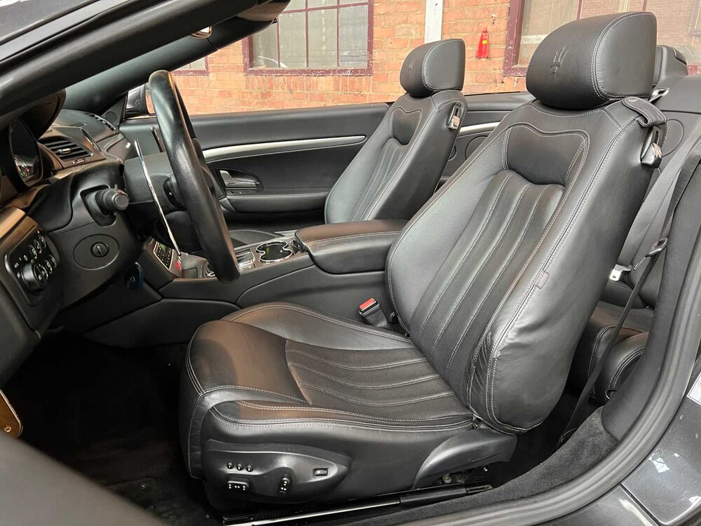 Maserati GranCabrio 4.7 V8 439pk 2011, 2-KBX-77