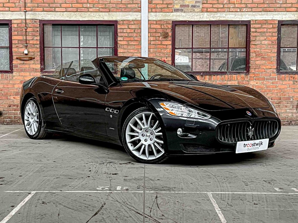 Maserati GranCabrio 4.7 V8 439pk 2011, 2-KBX-77