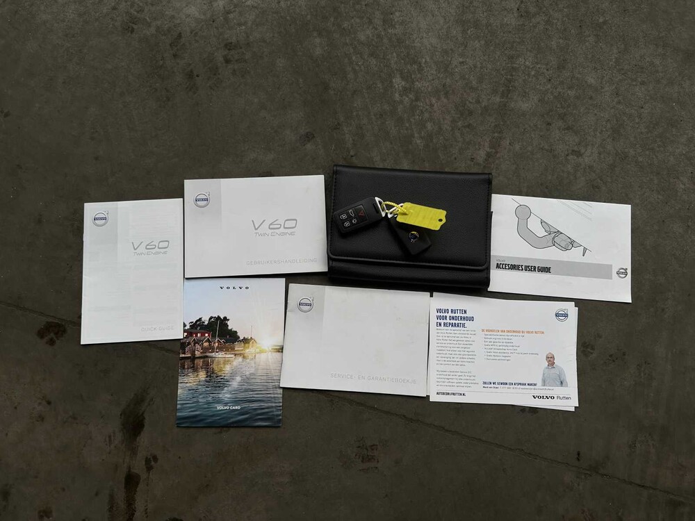 Volvo V60 2.4 D6 Twin Engine Momentum 220PS 2015, HN-681-H