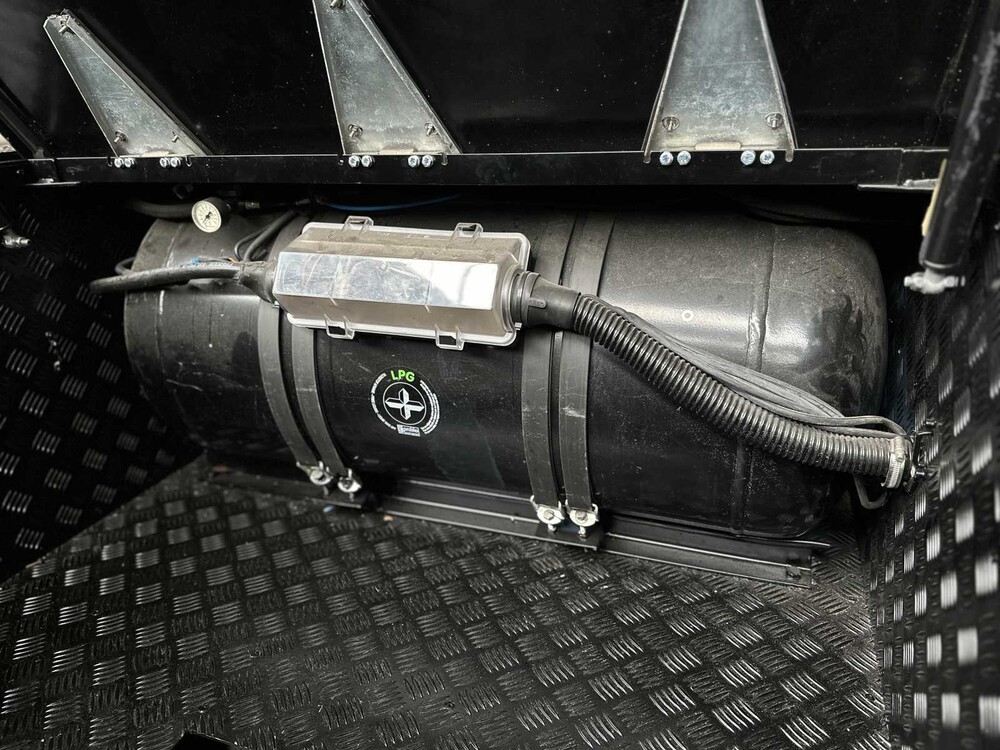 Land Rover Defender 100 4.6 V8 -SPECTRE- 231PS 1990, 31-BP-HL