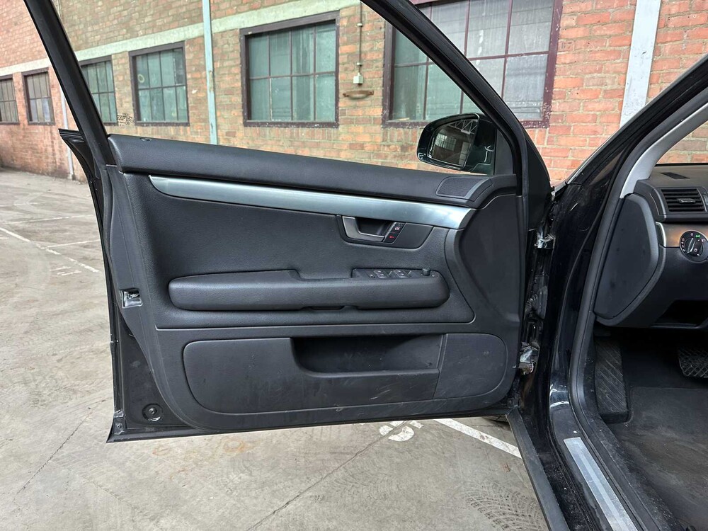 Audi A4 Limousine 3.2 FSI V6 Quattro 256pk 2005, N-609-JR Youngtimer