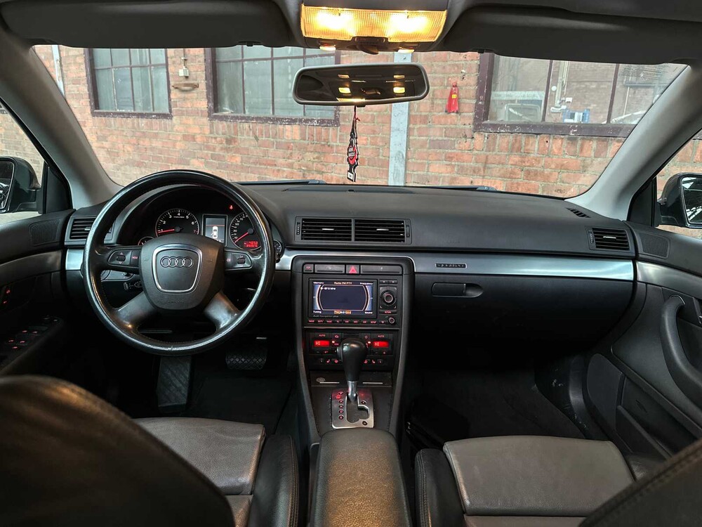 Audi A4 Limousine 3.2 FSI V6 Quattro 256pk 2005, N-609-JR Youngtimer