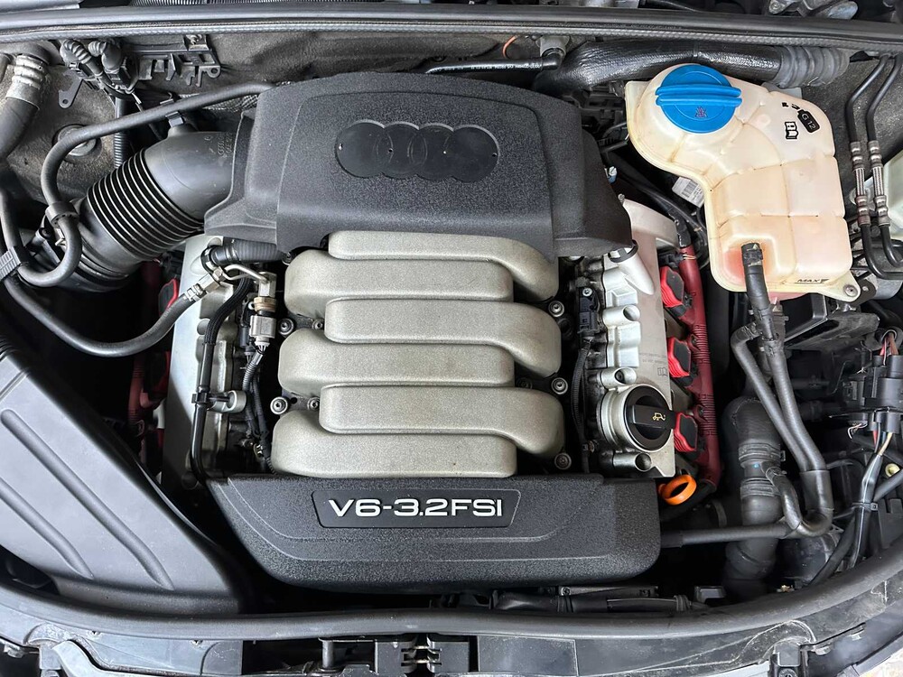 Audi A4 Limousine 3.2 FSI V6 Quattro 256pk 2005, N-609-JR Youngtimer