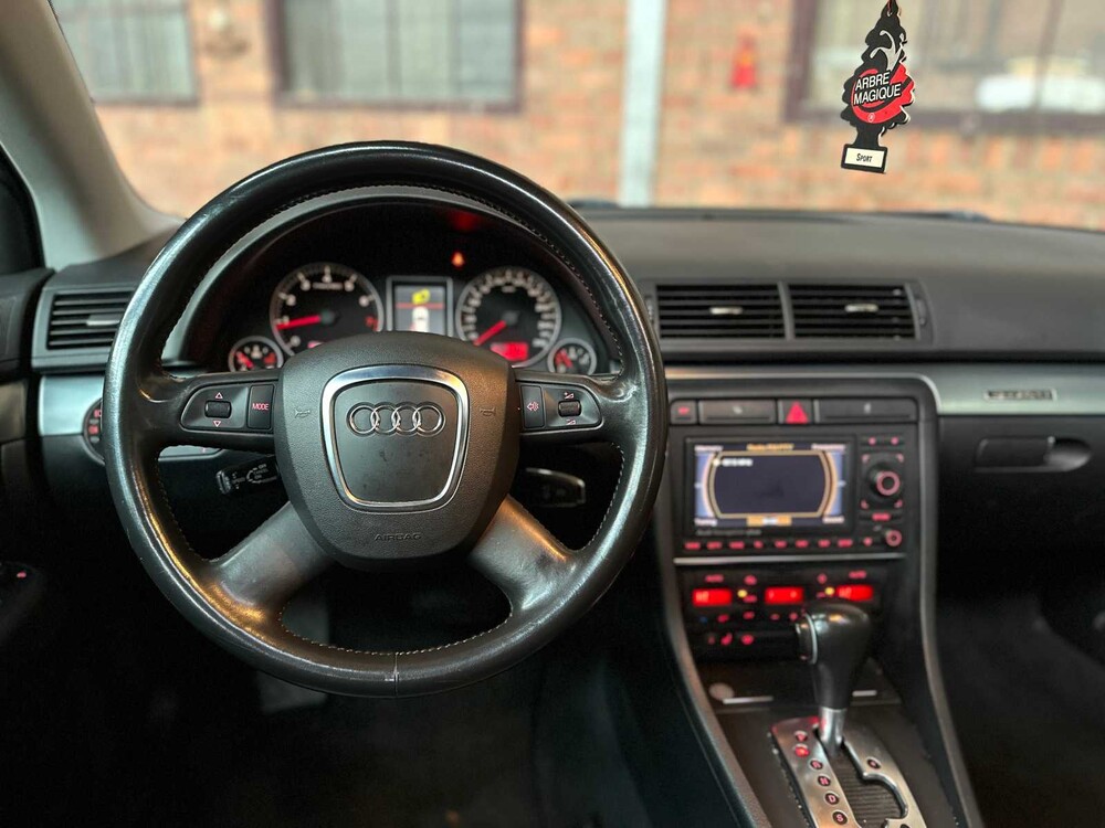 Audi A4 Limousine 3.2 FSI V6 Quattro 256pk 2005, N-609-JR Youngtimer