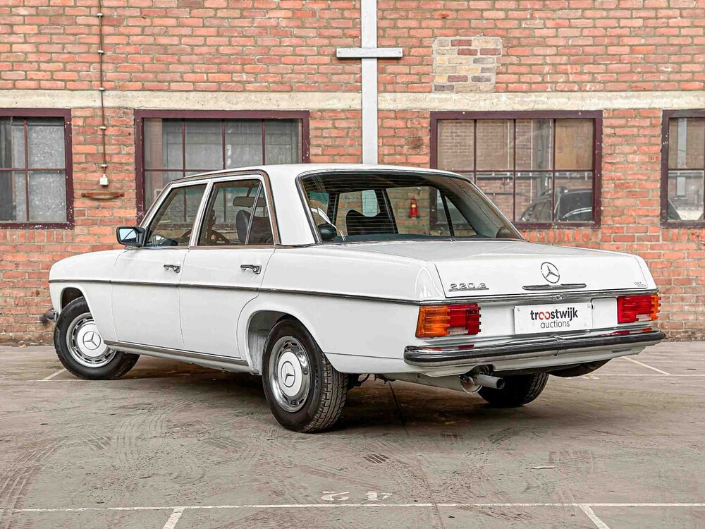 Mercedes-Benz 230.6 W114 / 8 136hp 1975, 72-YB-84