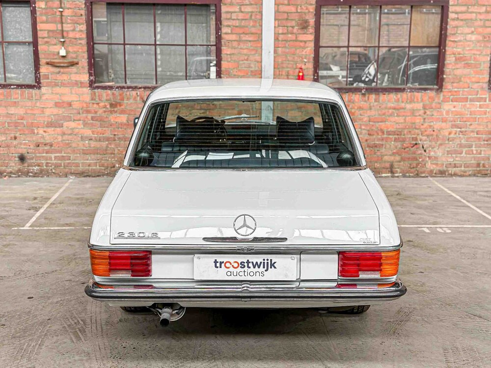 Mercedes-Benz 230.6 W114 / 8 136hp 1975, 72-YB-84