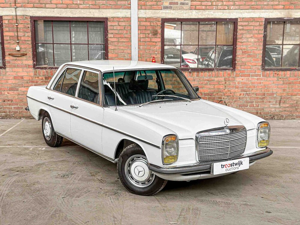 Mercedes-Benz 230.6 W114 / 8 136hp 1975, 72-YB-84