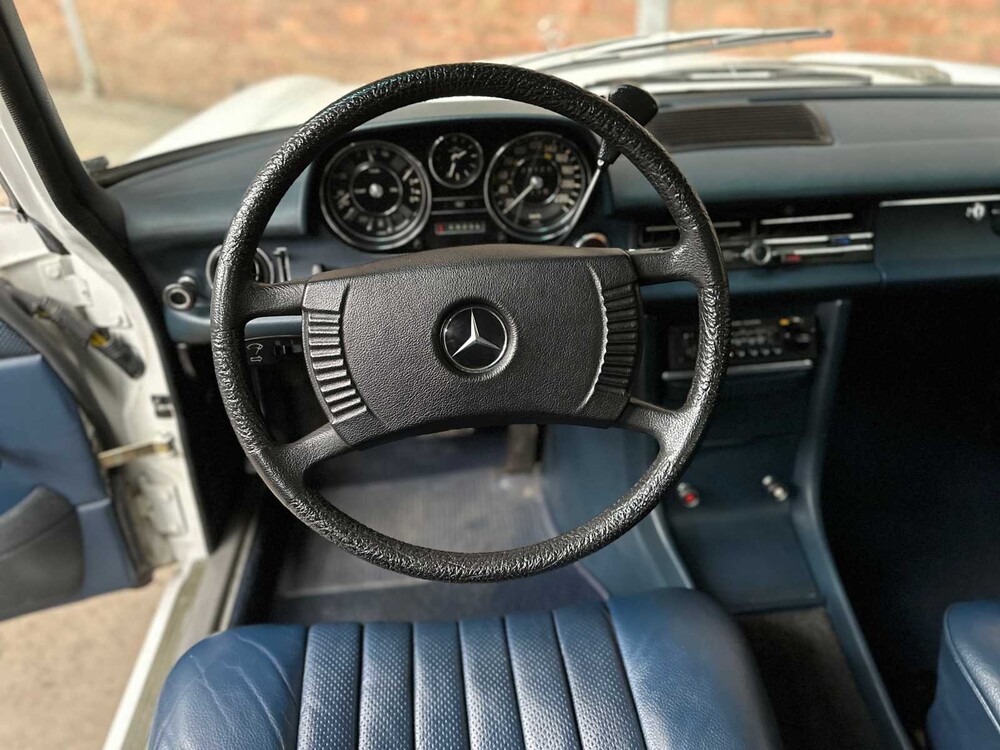 Mercedes-Benz 230.6 W114 / 8 136hp 1975, 72-YB-84