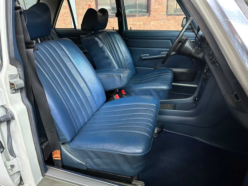 Mercedes-Benz 230.6 W114 / 8 136hp 1975, 72-YB-84