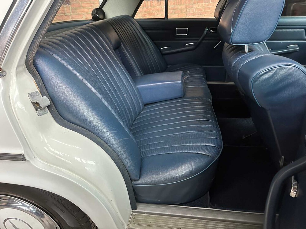 Mercedes-Benz 230.6 W114 / 8 136hp 1975, 72-YB-84