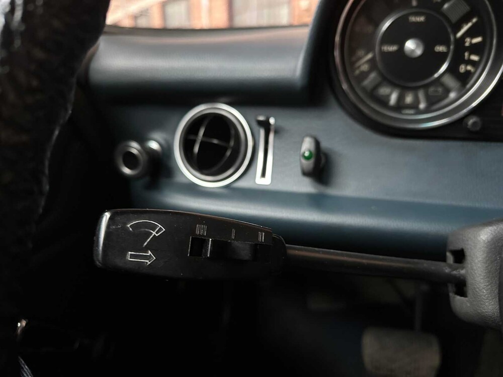 Mercedes-Benz 230.6 W114 / 8 136hp 1975, 72-YB-84