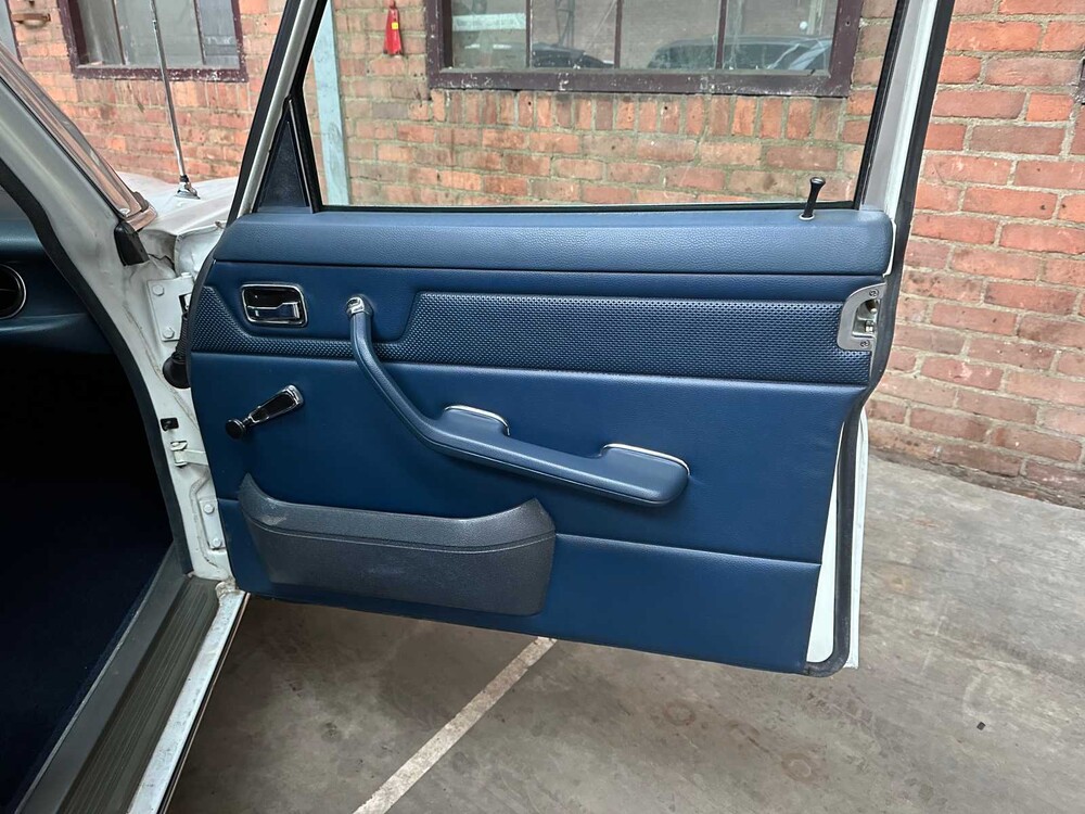 Mercedes-Benz 230.6 W114 / 8 136hp 1975, 72-YB-84