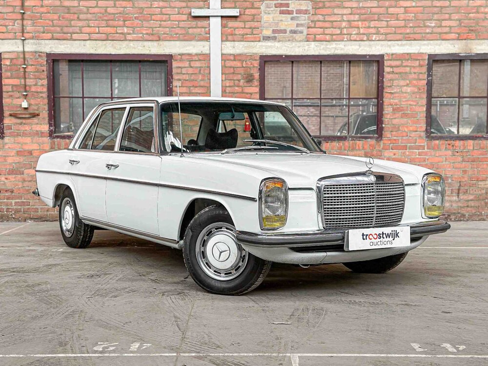 Mercedes-Benz 230.6 W114 / 8 136hp 1975, 72-YB-84