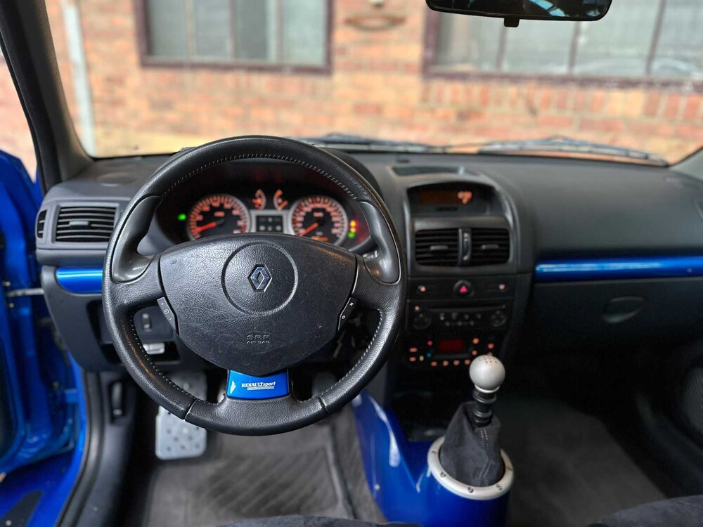 Renault Clio V6 RS Phase 2 255 Renault Sport 3.0 V6 255hp 2004, P-745-NN Youngtimer 