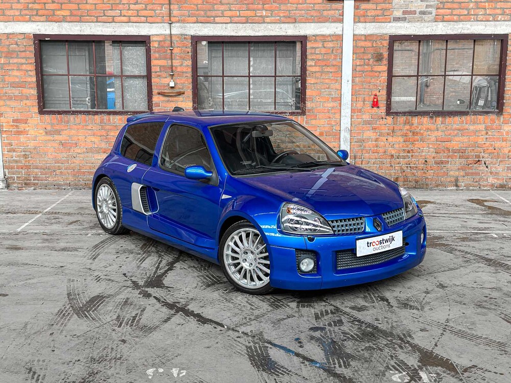 Renault Clio V6 RS Phase 2 255 Renault Sport 3.0 V6 255hp 2004, P-745-NN Youngtimer 