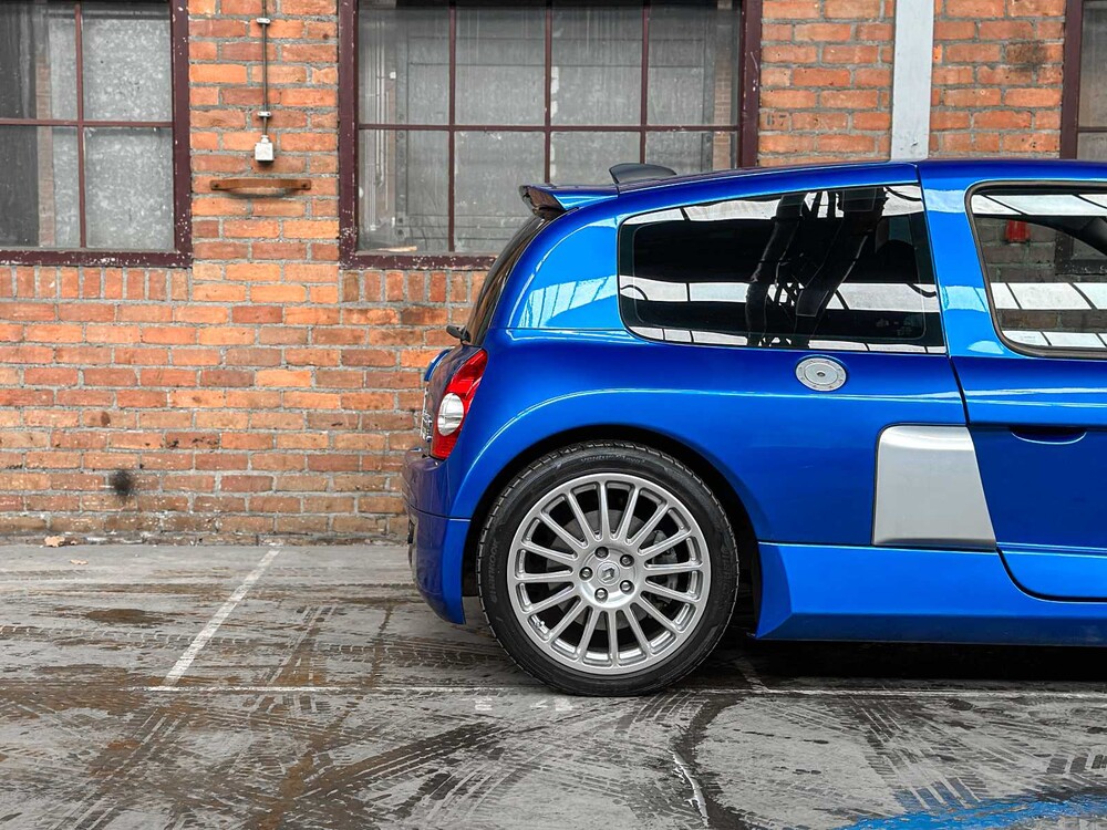 Renault Clio V6 RS Phase 2 255 Renault Sport 3.0 V6 255hp 2004, P-745-NN Youngtimer 