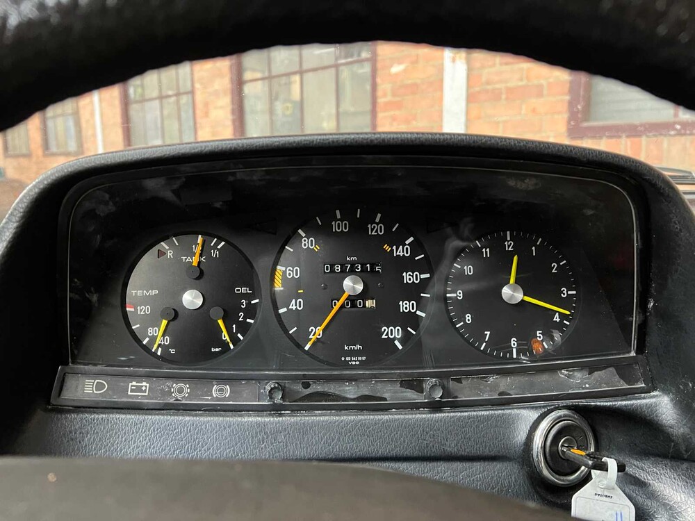 Mercedes-Benz 230 C (280 LPG ENGINE) 200-280 (W123) 184hp 1977, 50-SG-25