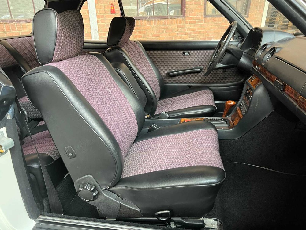 Mercedes-Benz 230 C (280 LPG ENGINE) 200-280 (W123) 184hp 1977, 50-SG-25