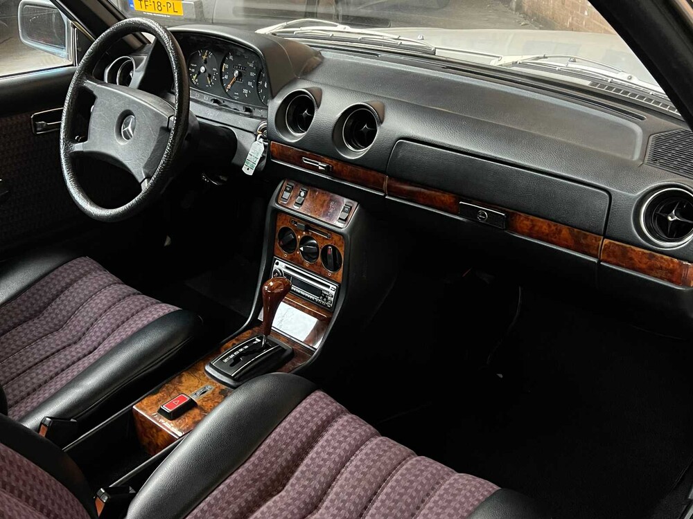 Mercedes-Benz 230 C (280 LPG ENGINE) 200-280 (W123) 184hp 1977, 50-SG-25